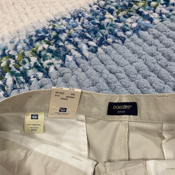 Dockers Gray Flat Front Shorts Casual Style- Men’s waist 32 (NWT) - Picture 5 of 8